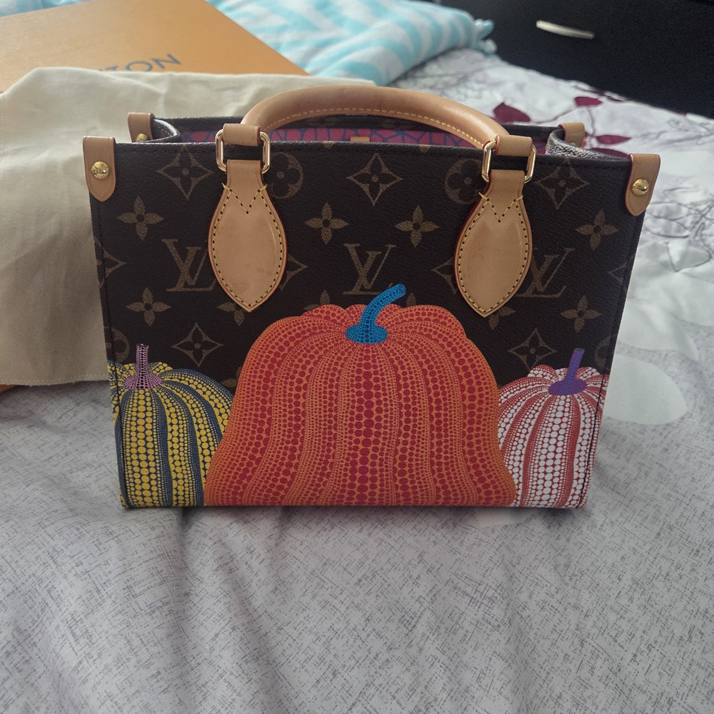 LV x YK Louis Vuitton Kusama OnTheGo PM Pumpkin Purse